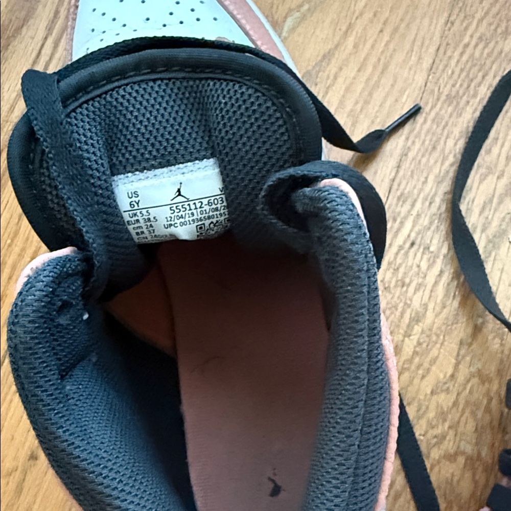 Nike Air Jordan women’s 7.5-8 Sneakers in Pink and Black 6Y youth - Picture 5 of 8